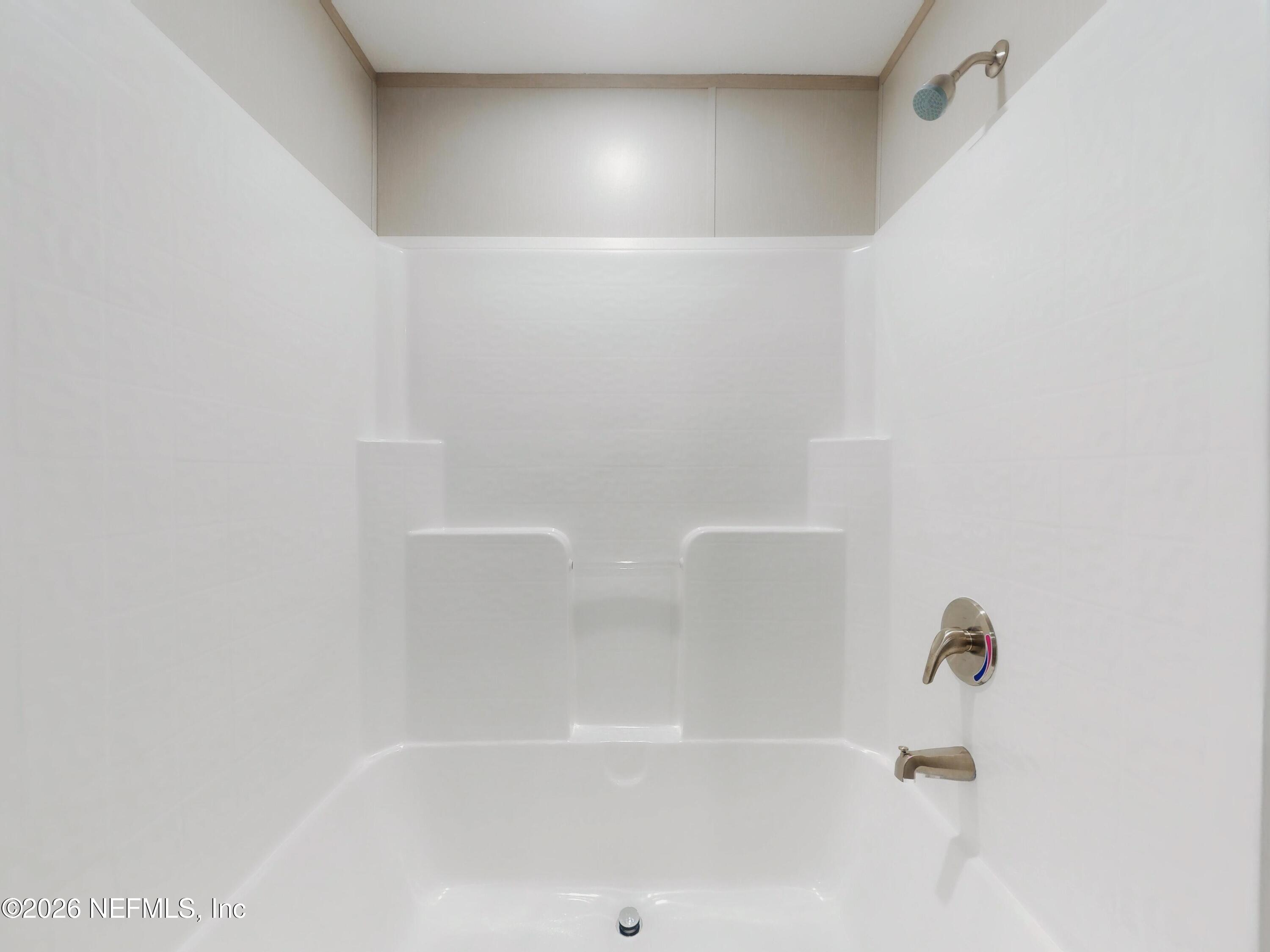 5770 Acadia Street Keystone Heights, FL 32656 - Photo 33 of 64 a bathroom with a bathtub