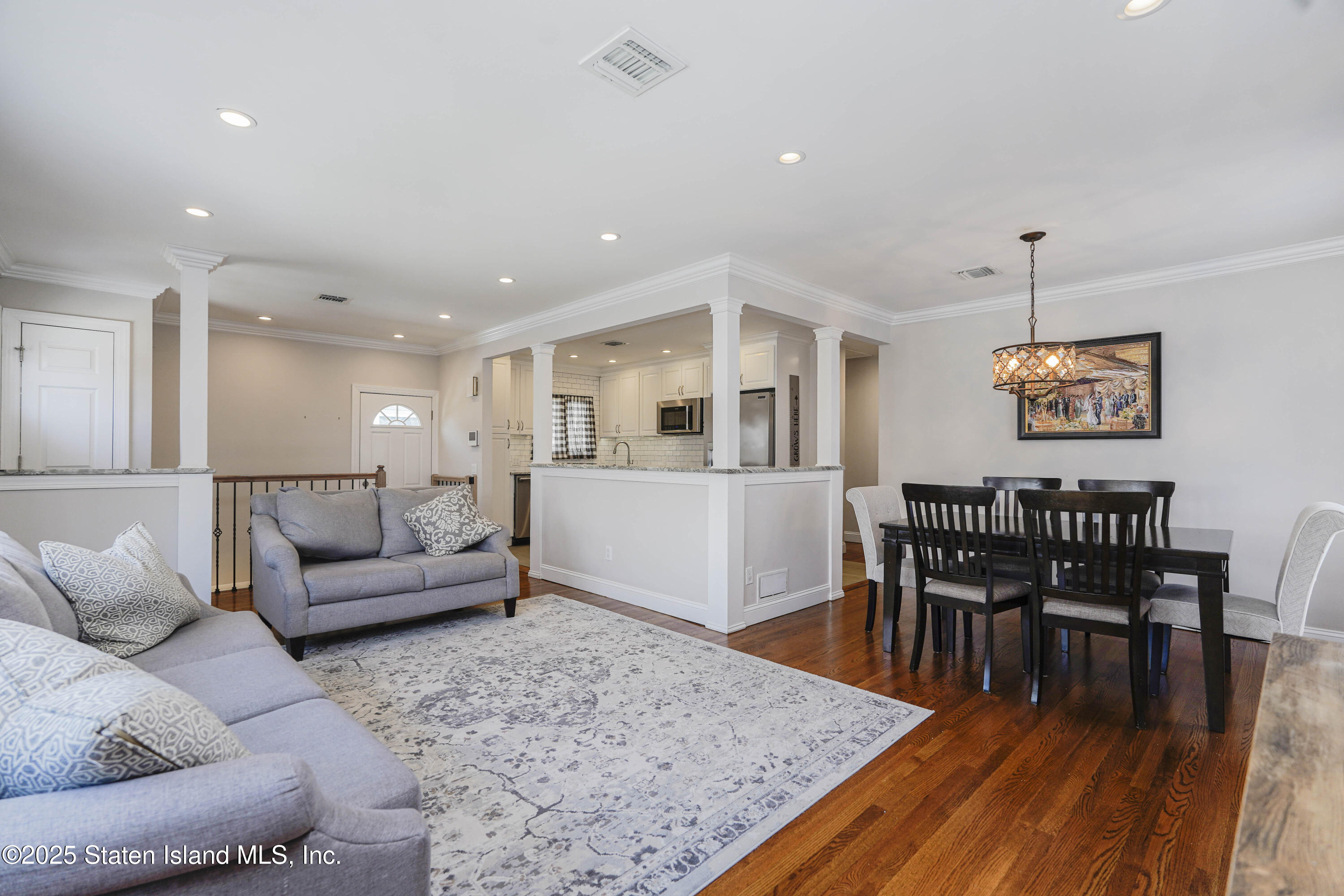 31 Rene Drive Staten Island, NY 10306 - Photo 4 of 18 Photo Apr 10 2025, 10 41 04 PM