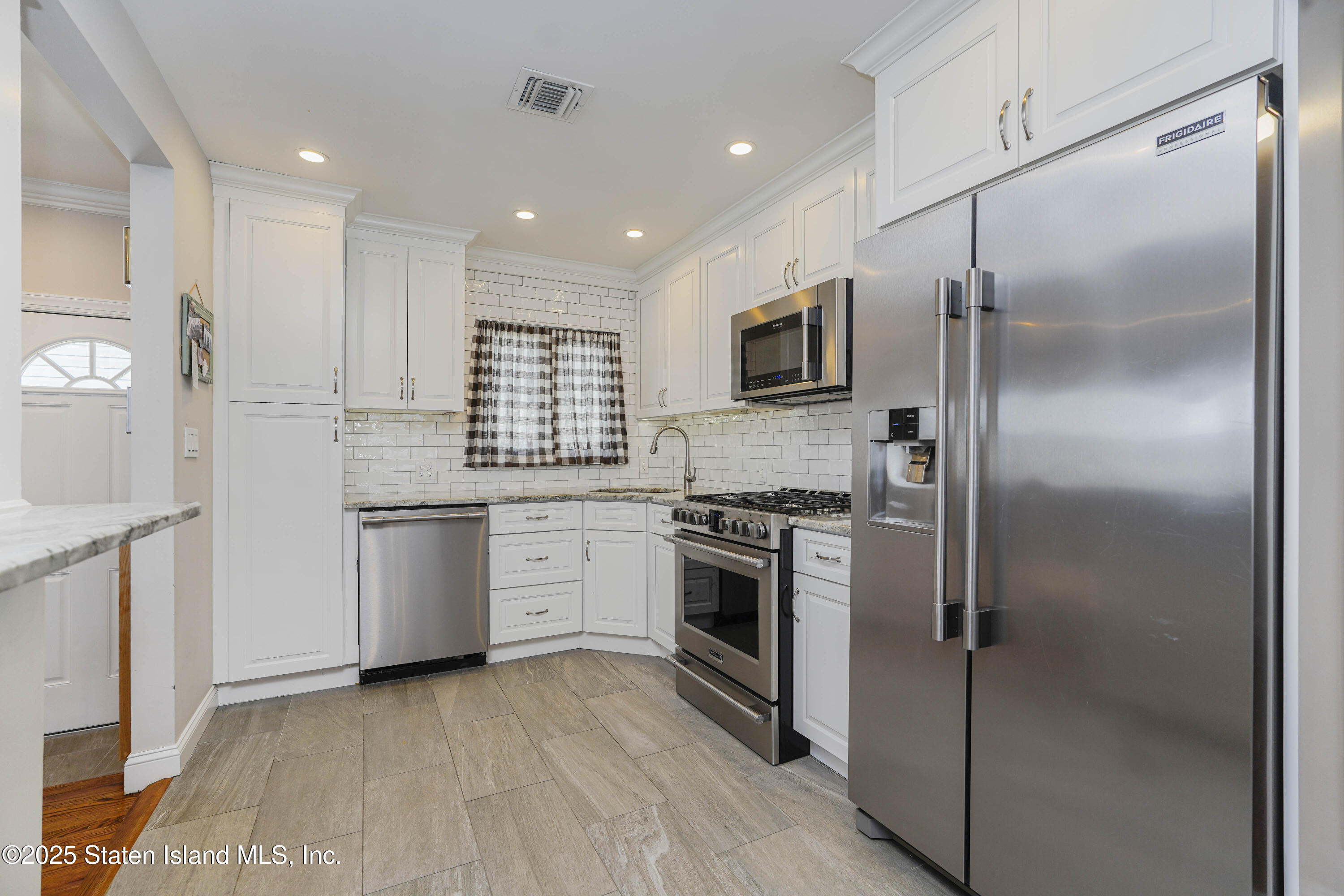 31 Rene Drive Staten Island, NY 10306 - Photo 6 of 18 Photo Apr 10 2025, 10 41 24 PM