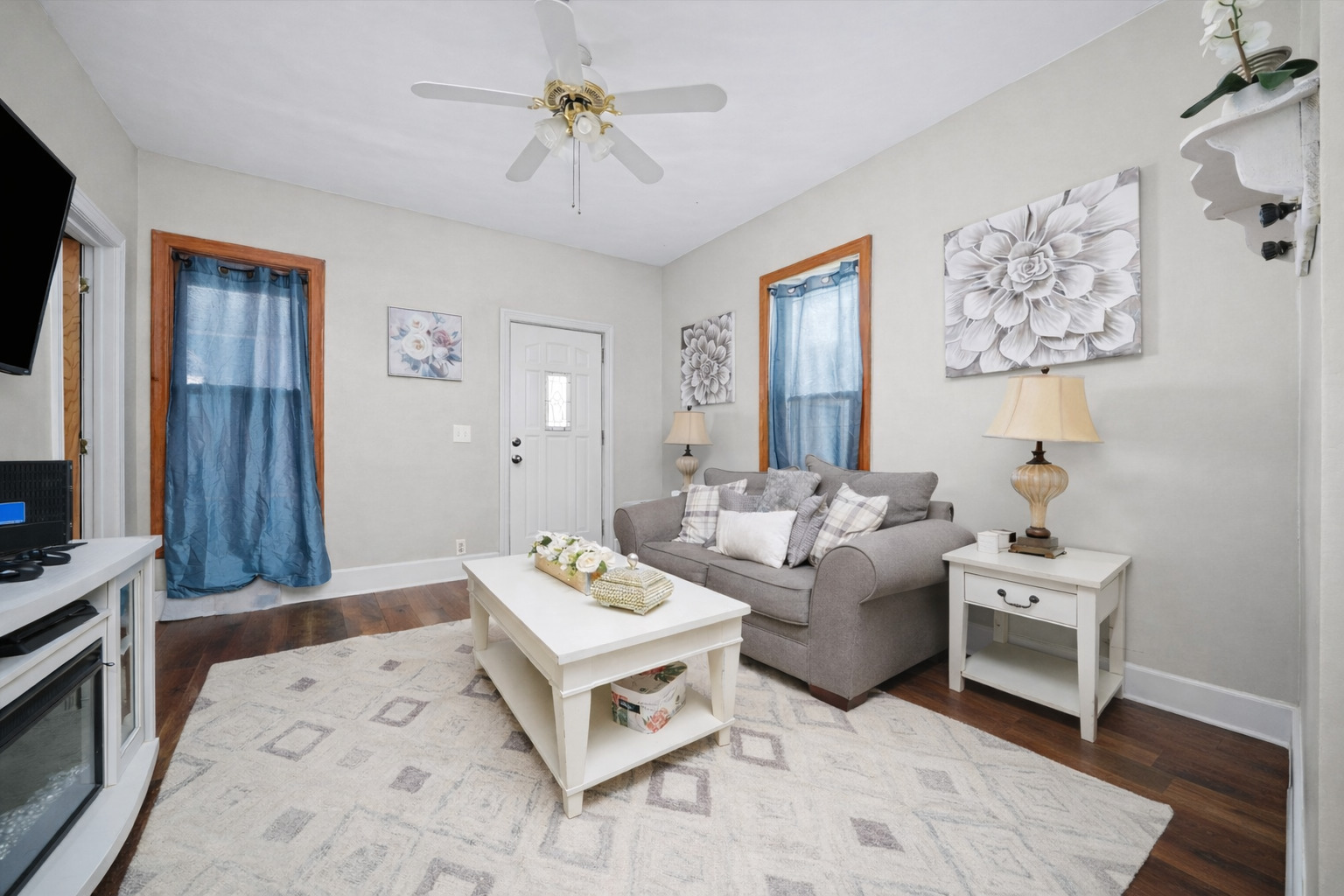 262 Bartlett Place Elgin, IL 60120 - Photo 2 of 3