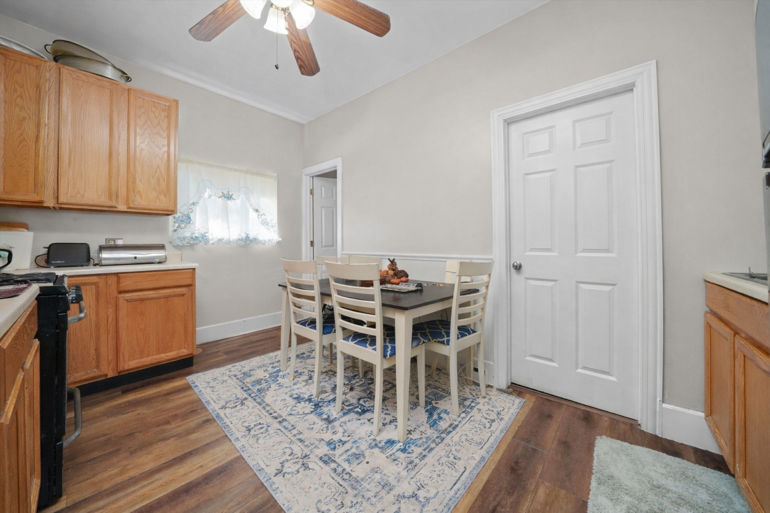 262 Bartlett Place Elgin, IL 60120 - Photo 3 of 3