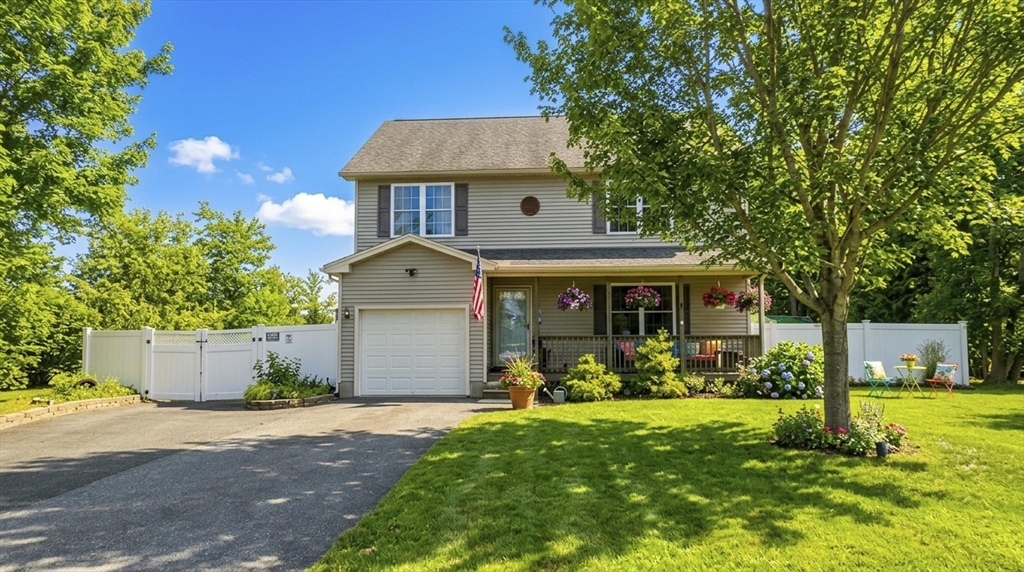 31 Acrebrook Road Springfield, MA 01129 - Photo 2 of 31 a front view of a house with garden