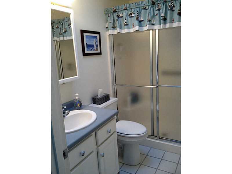 5 Barnacle Road Narragansett, RI 02882 - Photo 11 of 21 Bathroom.