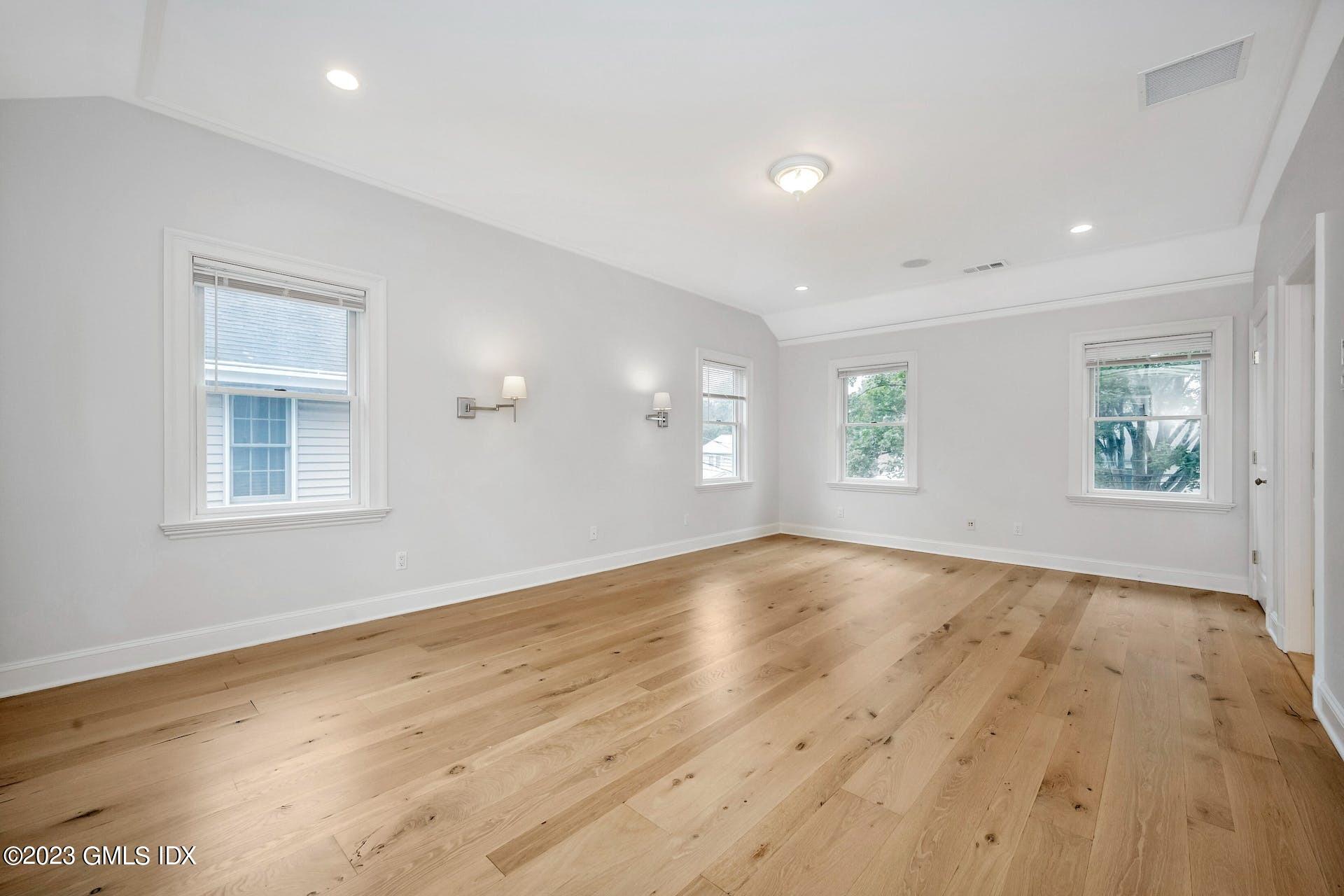 10 Thorn Hill Road Riverside, CT 06878 - Photo 12 of 29 014-451977-MTZ_3242_12844939