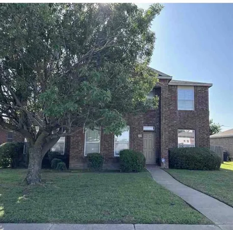 $335,900 | 220 Maplecrest Drive, DeSoto, TX 75115