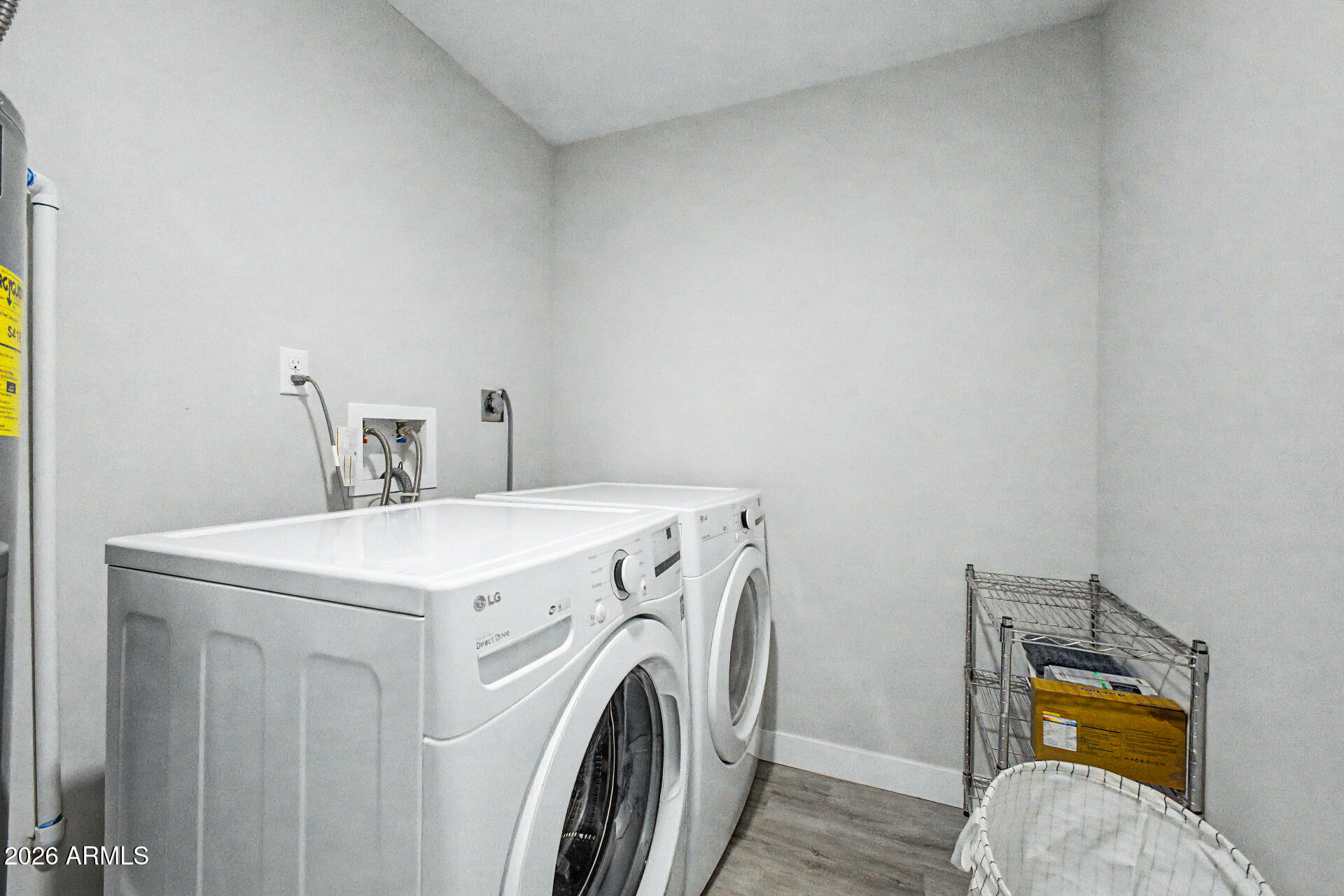 955 East Marigold Lane Tempe, AZ 85288 - Photo 23 of 32 a utility room with dryer and washer