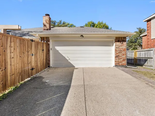 a view of entryway with a outdoor space