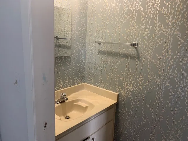 $1,895 | 117 North Gregory Street, Unit 18, Aurora, IL 60504