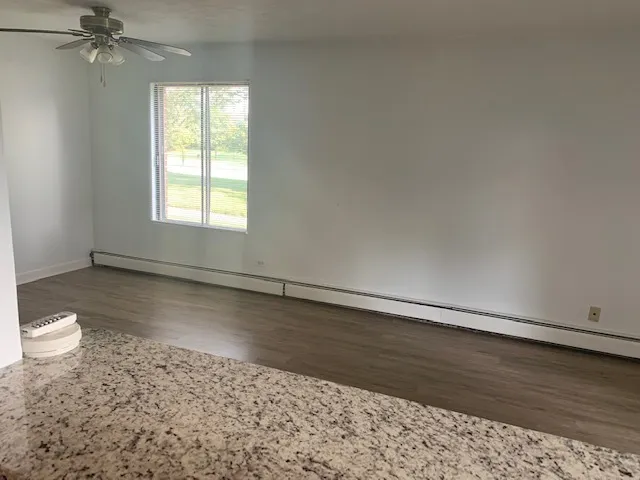 $1,895 | 117 North Gregory Street, Unit 18, Aurora, IL 60504