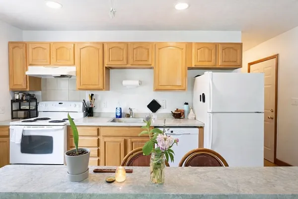 $3,350 | 121 Centre Street, Unit 4, Boston, MA 02119
