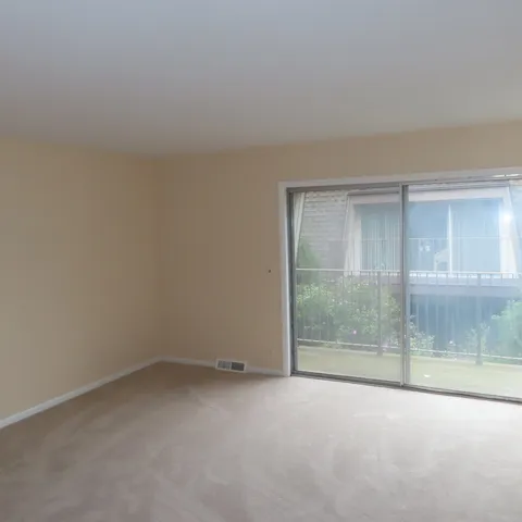 $364,900 | 1855 Tanglewood Drive, Unit F, Glenview, IL 60025