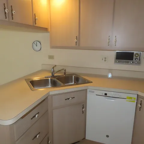 $364,900 | 1855 Tanglewood Drive, Unit F, Glenview, IL 60025