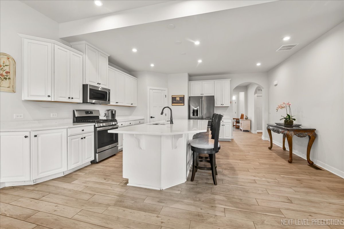 828 Mario Lane Gilberts, IL 60136 - Photo 11 of 32