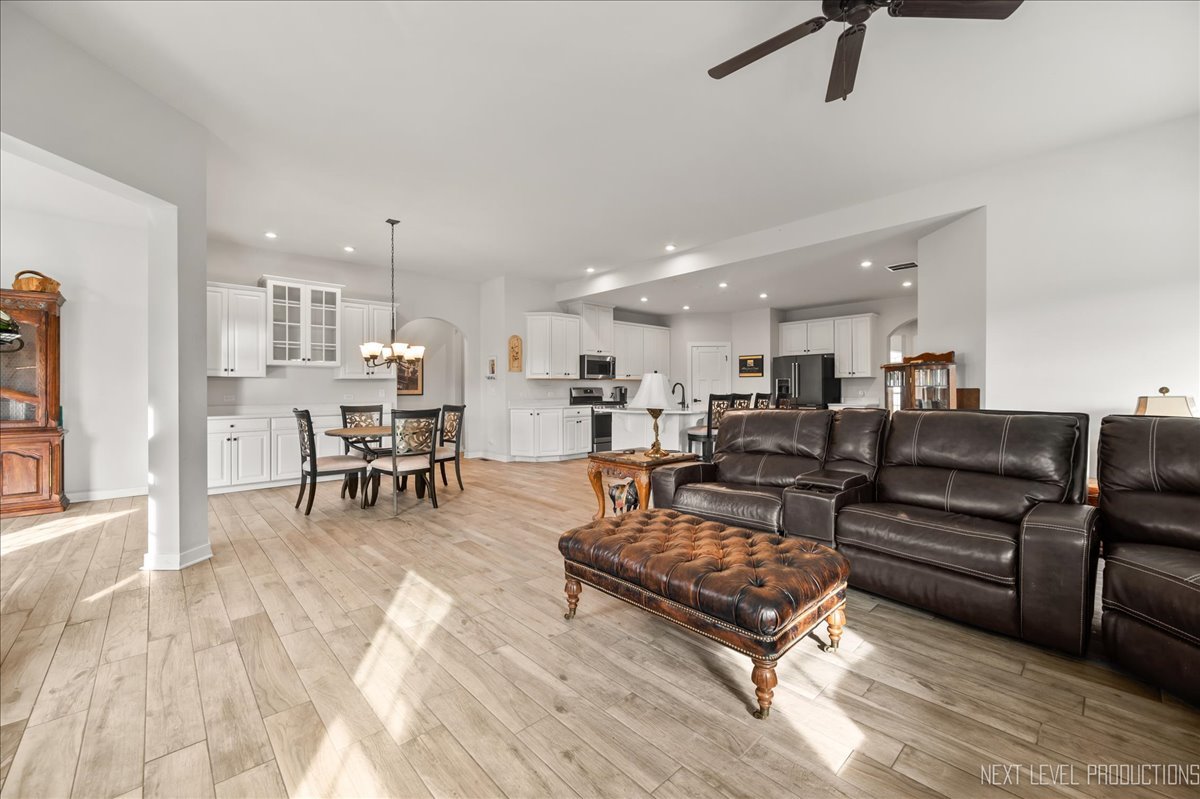 828 Mario Lane Gilberts, IL 60136 - Photo 13 of 32