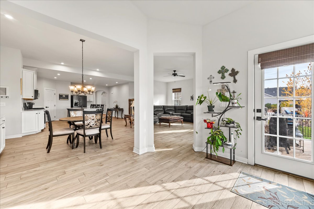 828 Mario Lane Gilberts, IL 60136 - Photo 16 of 32