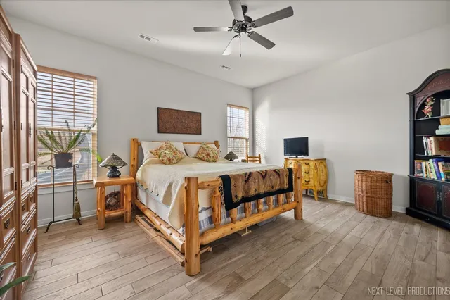 $560,000 | 828 Mario Lane, Gilberts, IL 60136