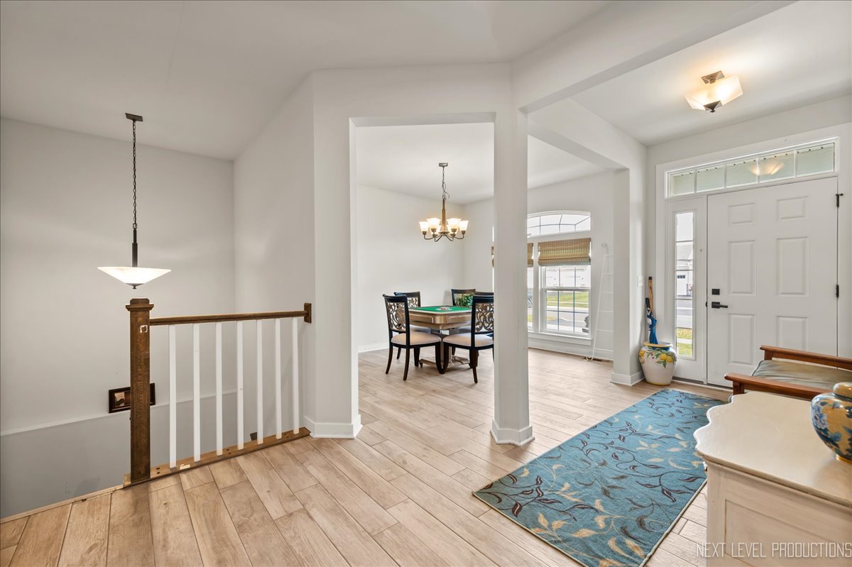 828 Mario Lane Gilberts, IL 60136 - Photo 5 of 32