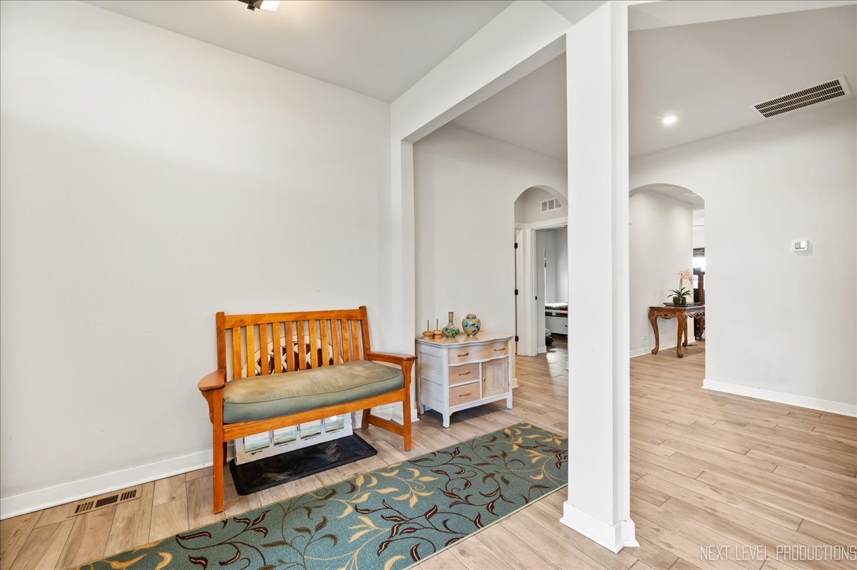 828 Mario Lane Gilberts, IL 60136 - Photo 6 of 32