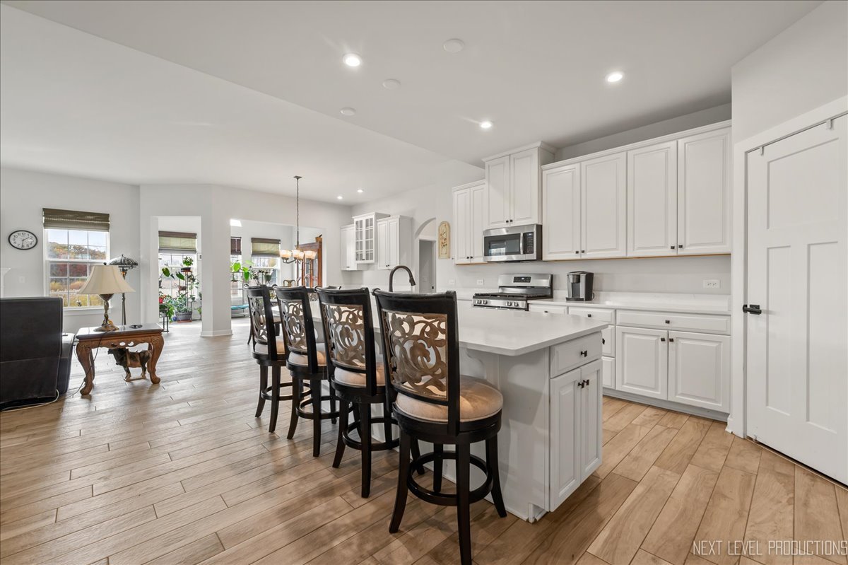 828 Mario Lane Gilberts, IL 60136 - Photo 8 of 32