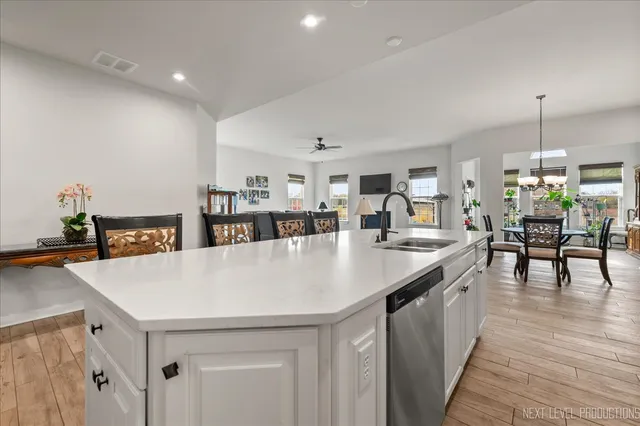 $560,000 | 828 Mario Lane, Gilberts, IL 60136