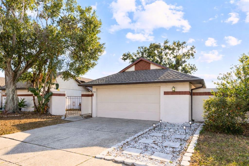 10815 Venice Circle Tampa, FL 33635 - Photo 2 of 32