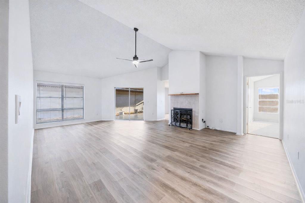 10815 Venice Circle Tampa, FL 33635 - Photo 4 of 32