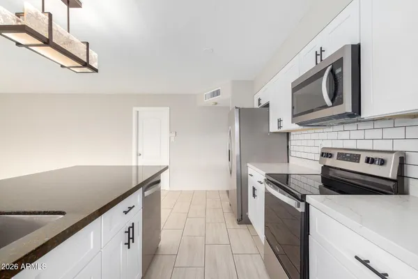$2,950 | 103 East Del Rio Drive, Tempe, AZ 85282