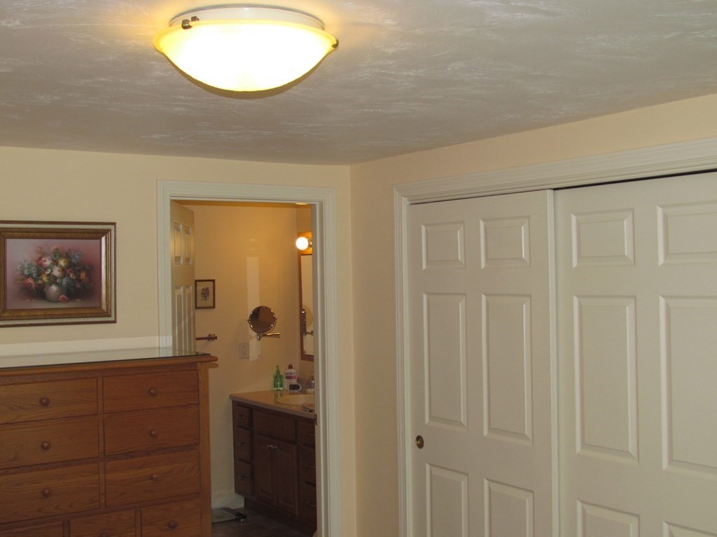 57 Bates Point Road Webster, MA 01570 - Photo 17 of 31