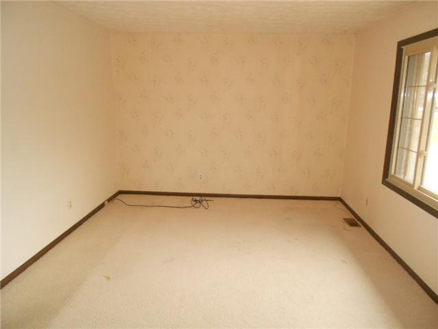 390 Shadow Road Greenwood, IN 46142 - Photo 2 of 8