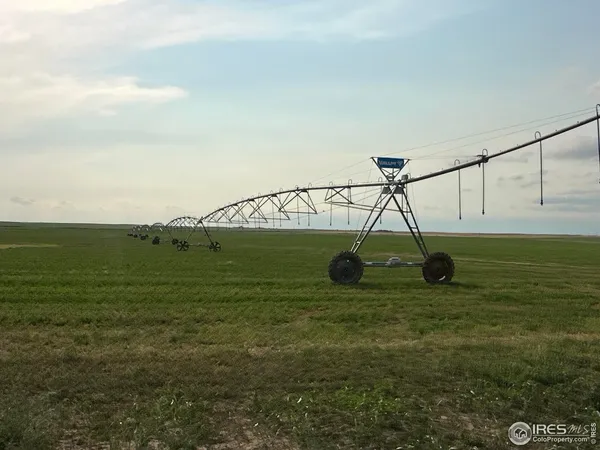 a view of a bench in the middle of a field