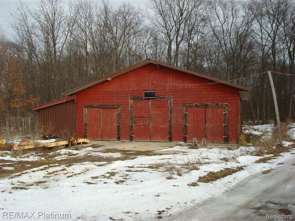 8118 Green Road Fenton, MI 48430 - Photo 9 of 10 Pole Barn