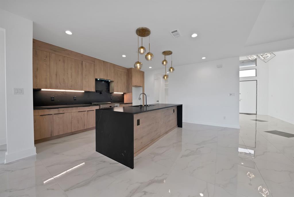 443 Whispering Way Red Oak, TX 75154 - Photo 4 of 34