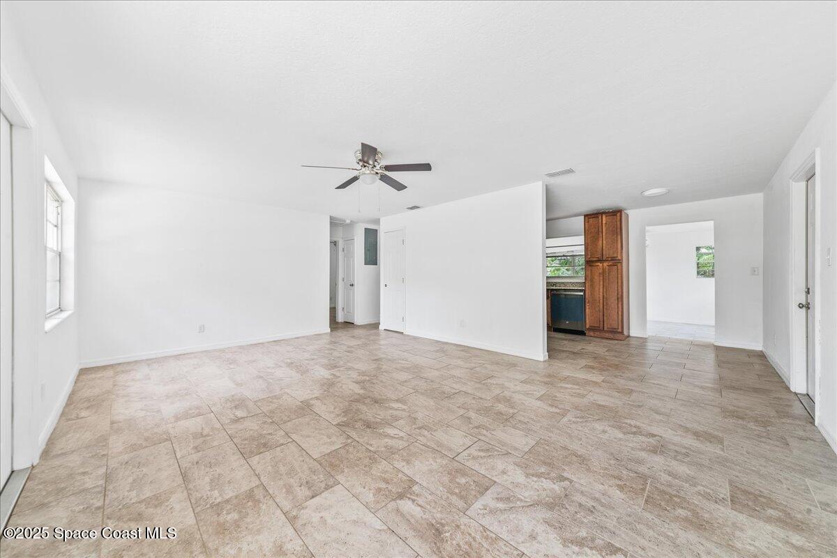133 Lee Road Melbourne, FL 32904 - Photo 6 of 28 Living Room