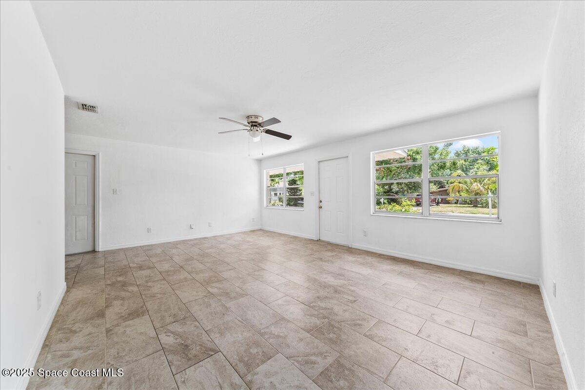 133 Lee Road Melbourne, FL 32904 - Photo 8 of 28 Living Room