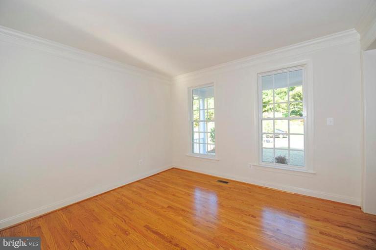 4 High Ridge Road Ellicott City, MD 21043 - Photo 4 of 21 Living Room