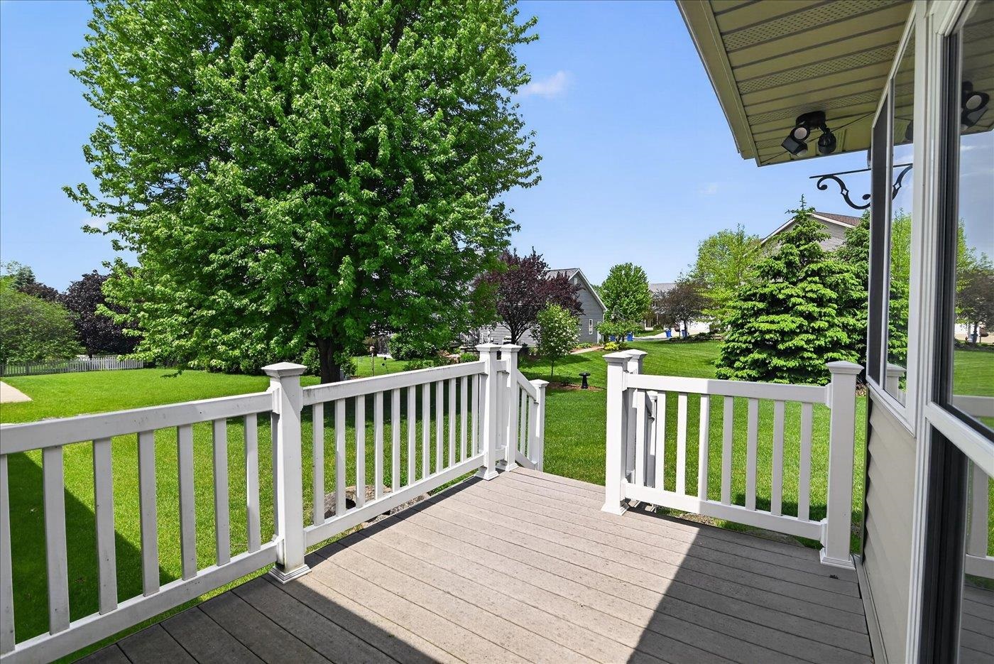 409 Badger Lane Waunakee, WI 53597 - Photo 9 of 51