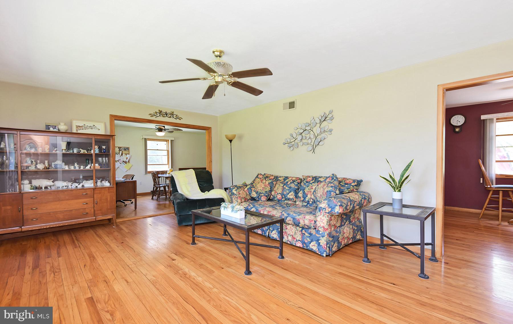1433 Trenton Harbourton Road Pennington, NJ 08534 - Photo 3 of 36 Living Room