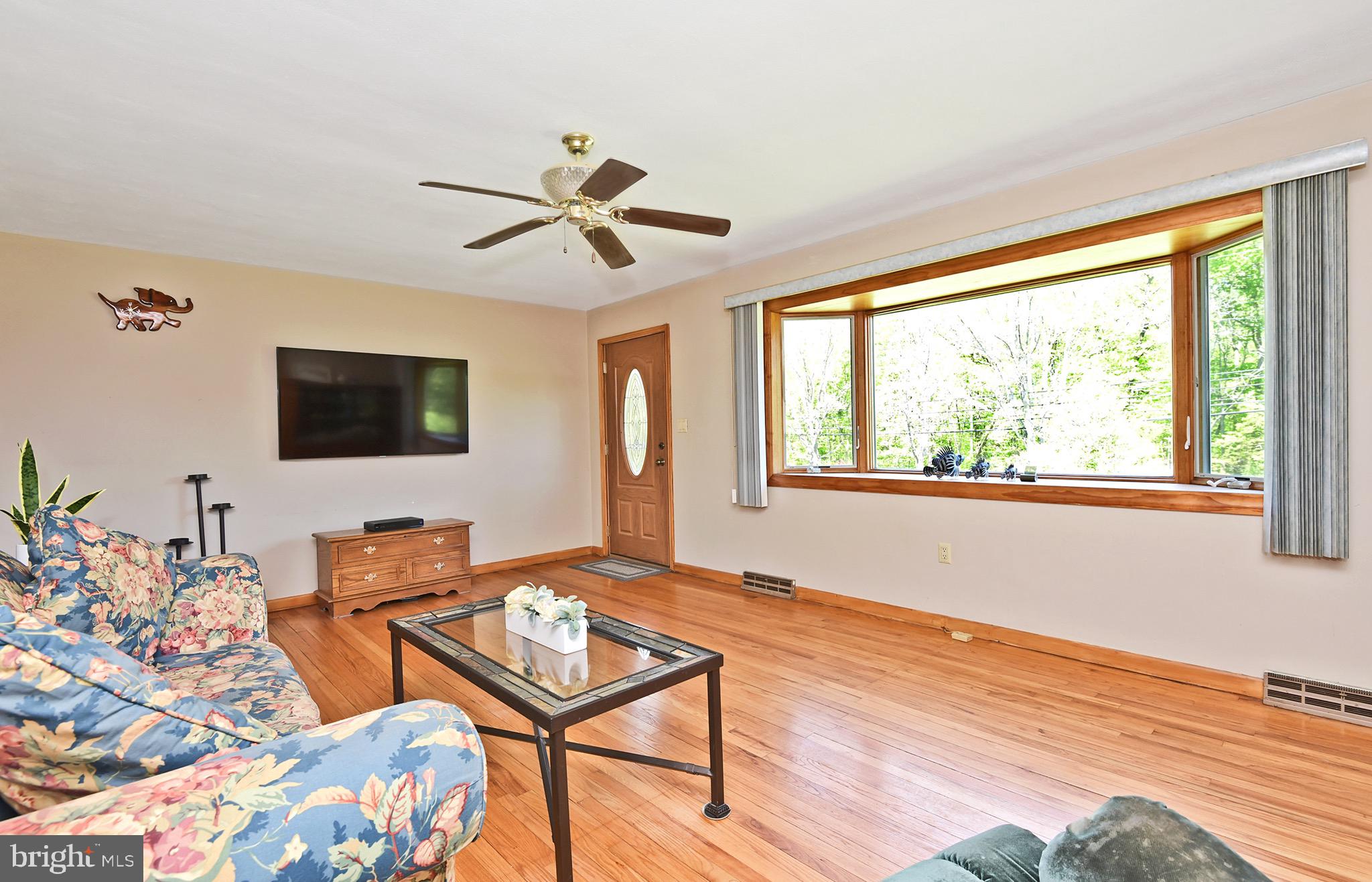 1433 Trenton Harbourton Road Pennington, NJ 08534 - Photo 5 of 36 Living Room
