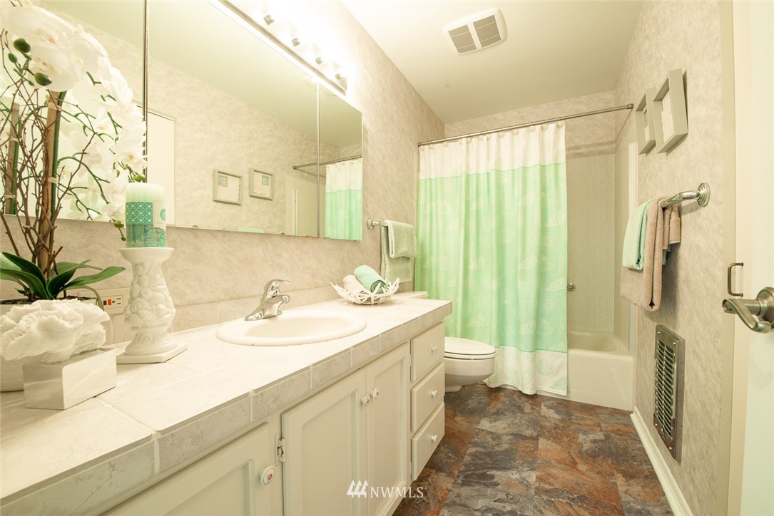 524 Maple Street, Unit 305 Edmonds, WA 98020 - Photo 14 of 25 Gallery Image 14