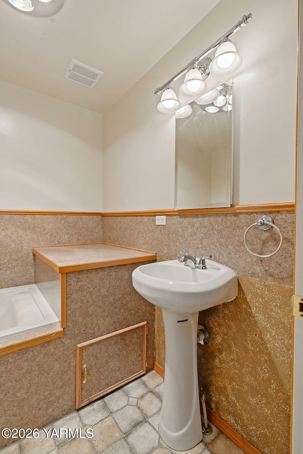 301 Sinclair Avenue Naches, WA 98937 - Photo 19 of 23 301 Sinclair Ave-21