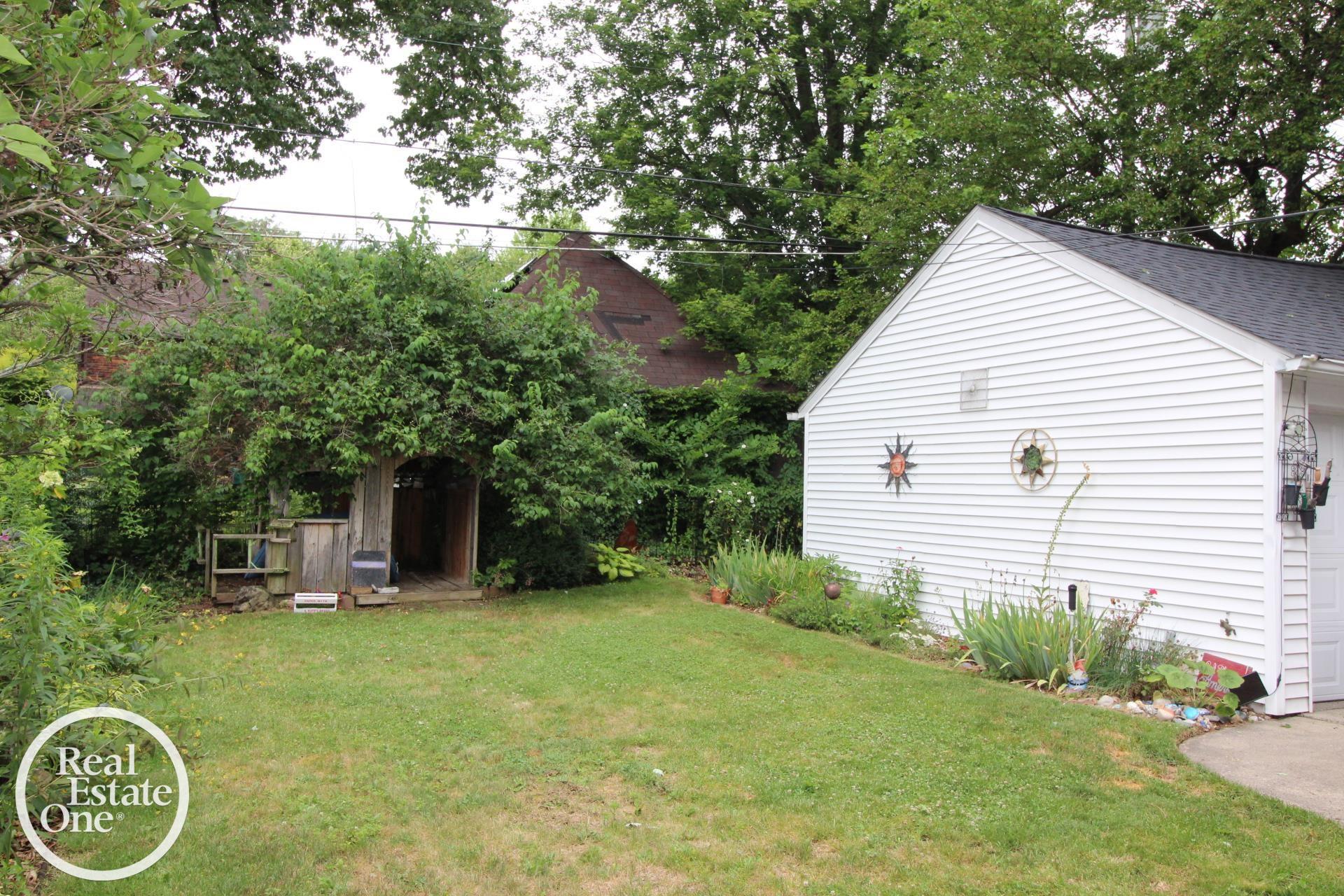1337 Bishop Road Grosse Pointe, MI 48230 - Photo 48 of 52 50180881-8b1ec080-2755-4a65-8597-116b84e73359.JPG