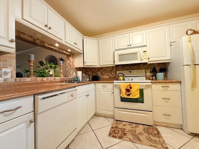 3581 Inverrary Drive, Unit 103 Lauderhill, FL 33319 - Photo 7 of 31 KITCHEN