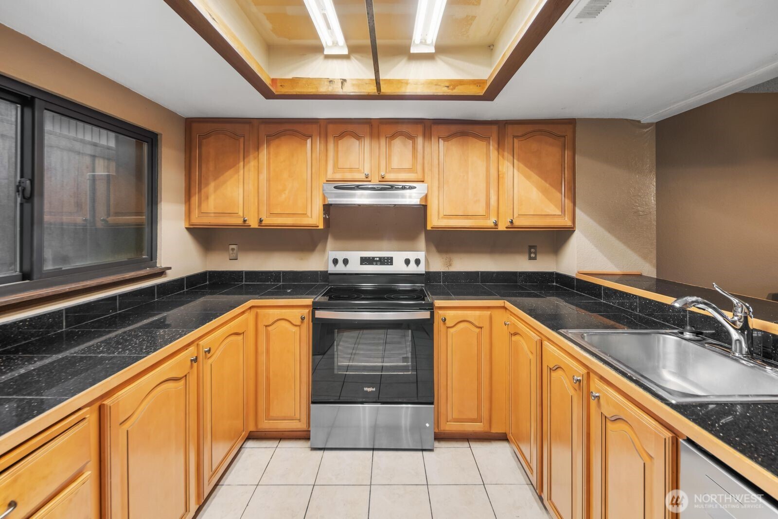 323 Southwest 112th Street, Unit 102 Seattle, WA 98146 - Photo 8 of 32