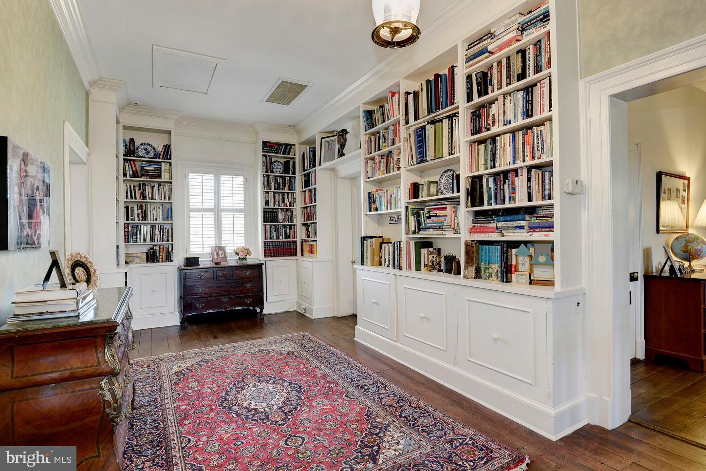 9414 Highway 193 Great Falls, VA 22066 - Photo 18 of 35