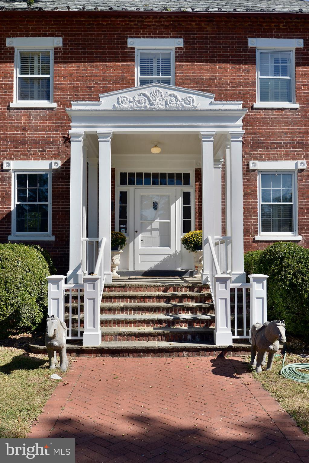 9414 Highway 193 Great Falls, VA 22066 - Photo 4 of 35