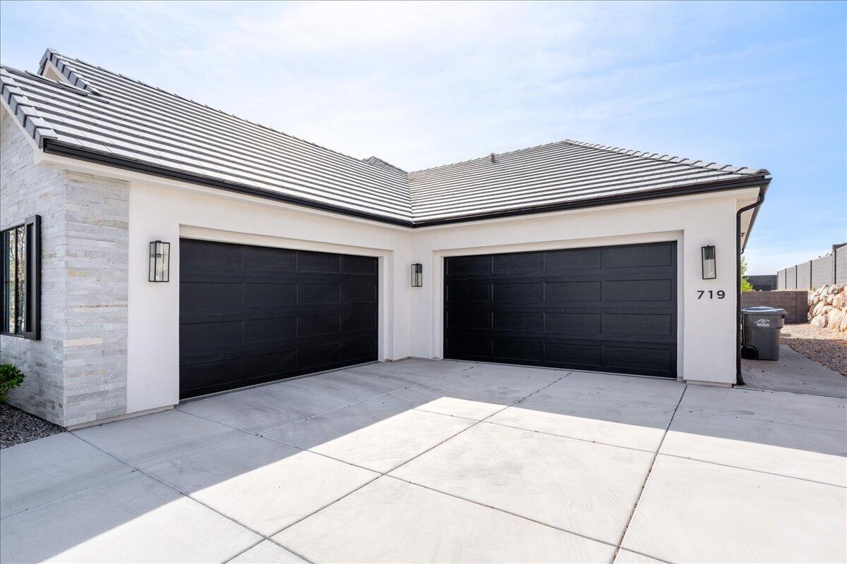 719 Scenario Street Washington, UT 84780 - Photo 3 of 72 Four Car Garage