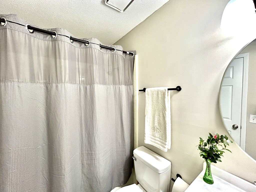 5636 Webb Avenue Columbus, GA 31909 - Photo 38 of 52 a bathroom with a toilet sink and tub