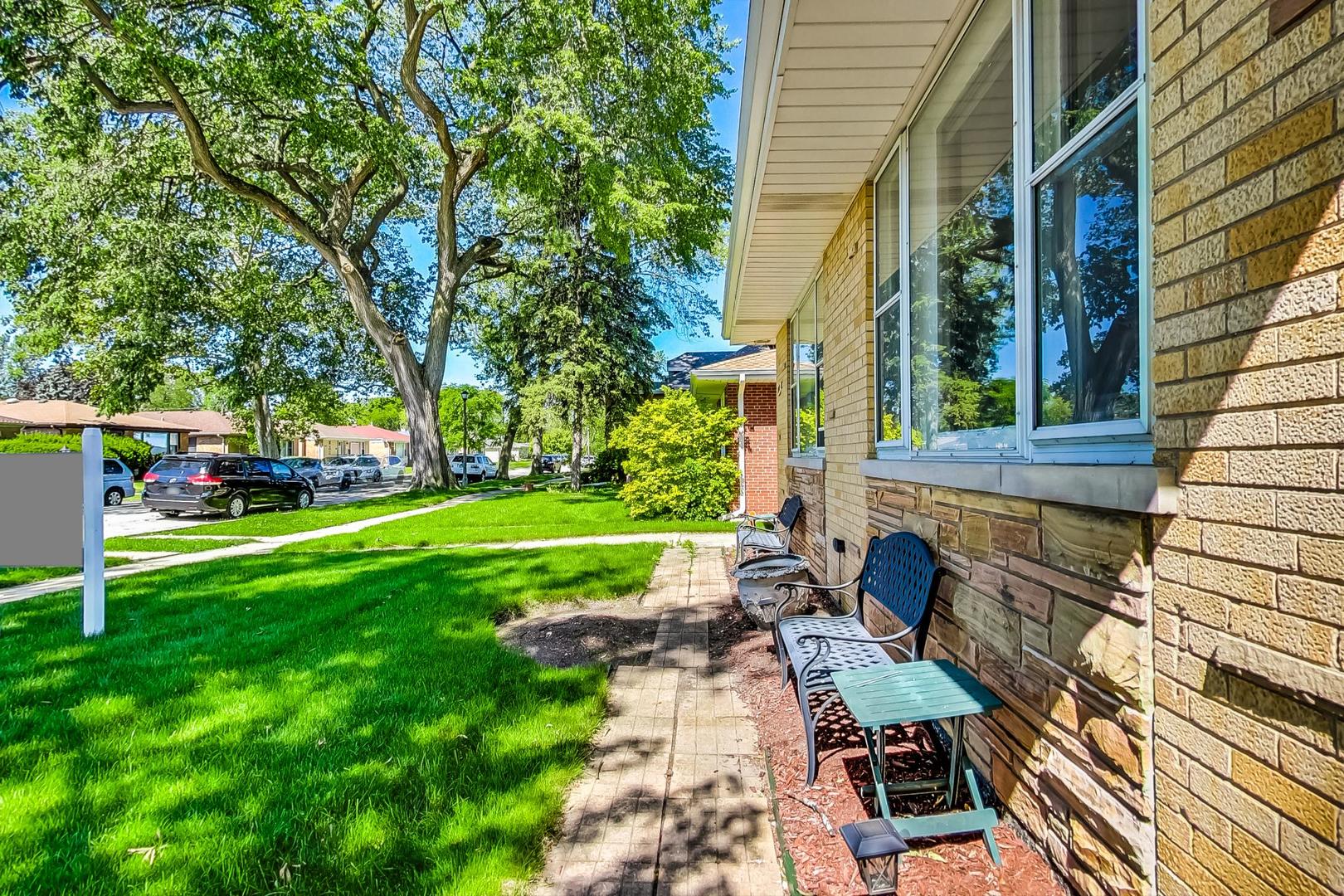 3312 Crain Street Skokie, IL 60076 - Photo 3 of 34 a view of yard with patio