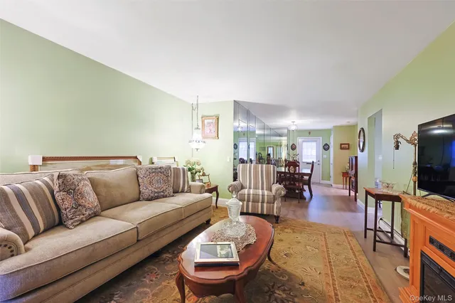 $399,000 | 10 Harbour Lane, Unit 5A, Oyster Bay, NY 11771