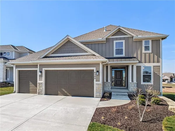 $695,950 | 9300 Zarda Drive, Lenexa, KS 66227